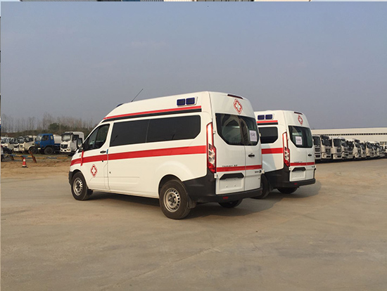 國(guó)六福特全順中軸中頂監(jiān)護(hù)型救護(hù)車(chē)